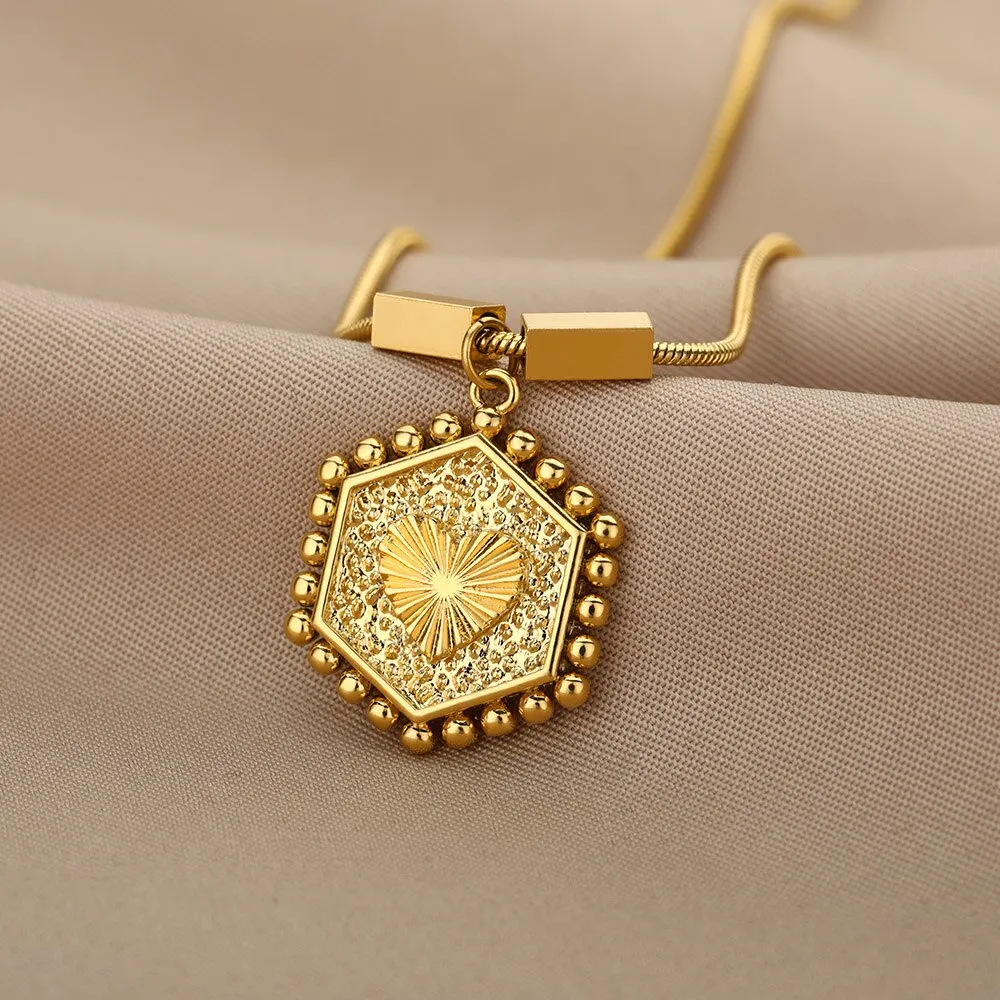 Aesthetic Flower Heart Pendant Necklaces For Women