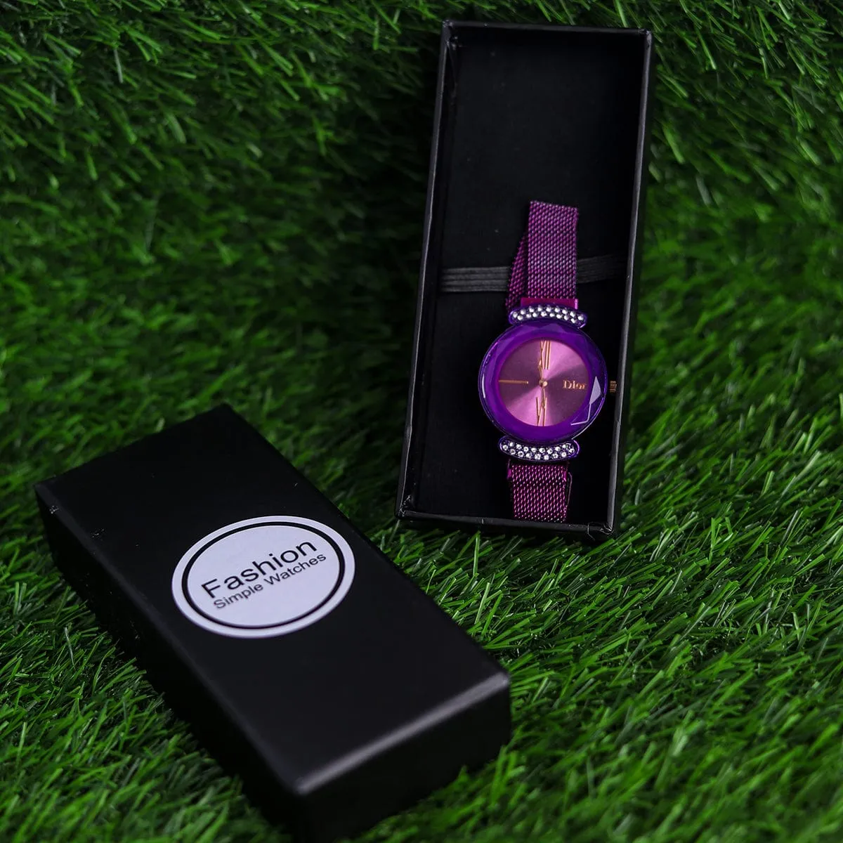 Diamond Shape Dial With Magnetic Chain Women Watch