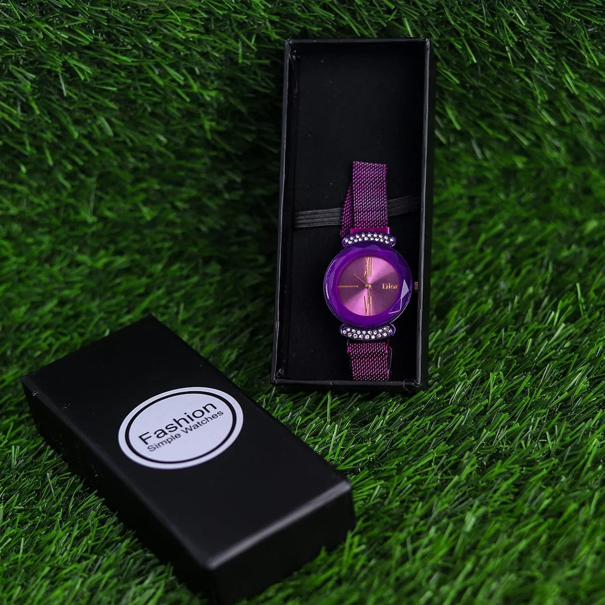 Diamond Shape Dial With Magnetic Chain Women Watch