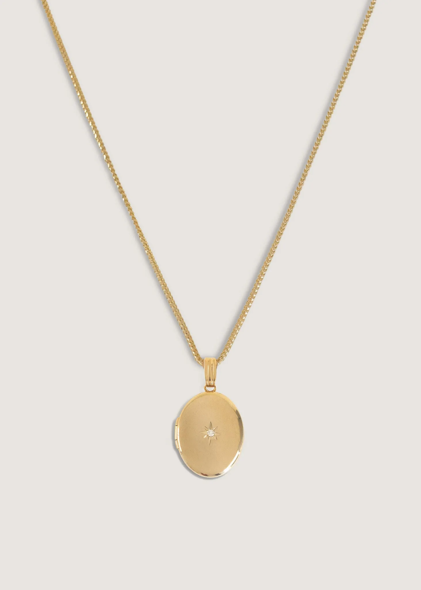 Maison Oval Locket Diamond