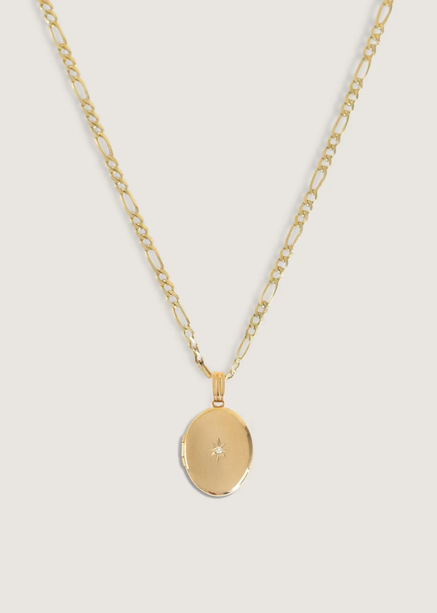 Maison Oval Locket Diamond