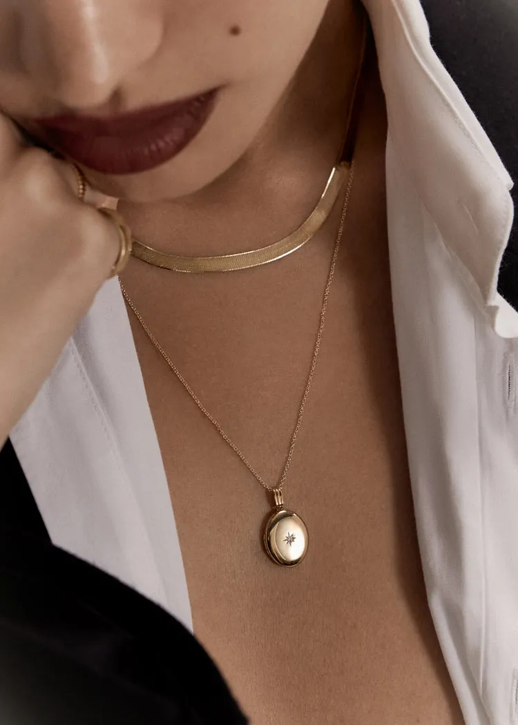 Maison Oval Locket Diamond